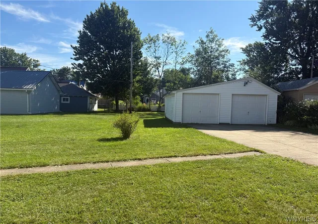 Photo 3 of Sale Pending at 81 Hill St, Tonawanda, NY 14150 | MLS# B1708845 | Listing updated on 2026-08-28