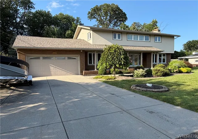 Photo 3 of Single family home for sale at 8148 Effie Dr, Niagara, NY 14304 | MLS# B1709139 | Listing updated on 2026-09-02