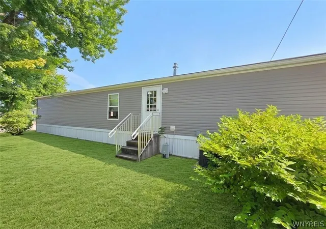 Photo 3 of Manufactured home for sale at 611 C St, Niagara, NY 14304 | MLS# B1709062 | Listing updated on 2026-08-22