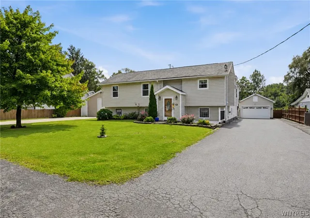 Photo 2 of Single family home for sale at 6525 Woodside Pl, Niagara, NY 14304 | MLS# B1708266 | Listing updated on 2026-08-22