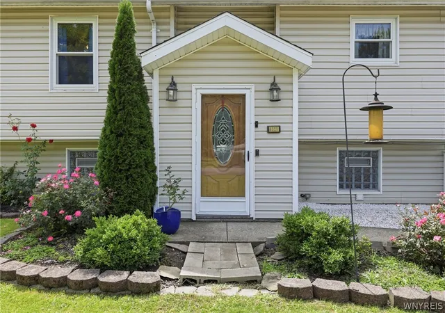Photo 3 of Single family home for sale at 6525 Woodside Pl, Niagara, NY 14304 | MLS# B1708266 | Listing updated on 2026-08-22