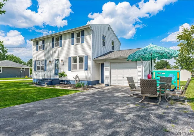 Photo 3 of Sale Pending at 2981 Pearce Rd, Wheatfield, NY 14120 | MLS# B1708199 | Listing updated on 2026-08-28