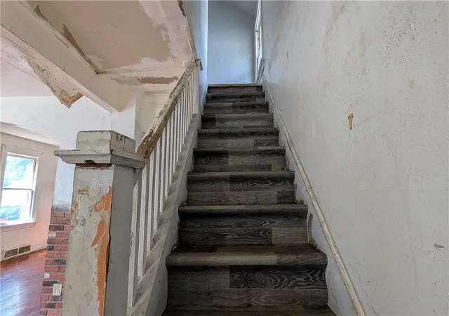 Photo 3 of Sale Pending at 107 Aurora St, Rochester, NY 14621 | MLS# R1708069 | Listing updated on 2026-09-05
