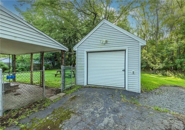 Photo 3 of Sale Pending at 4113 Lake Ave, Lockport Town, NY 14094 | MLS# B1708422 | Listing updated on 2026-09-02