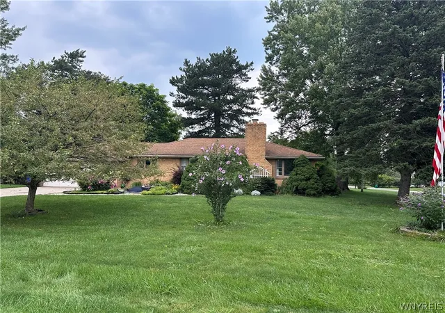 Photo 3 of Sale Pending at 8340 Hirschwood Dr, Clarence, NY 14221 | MLS# B1706273 | Listing updated on 2026-09-02