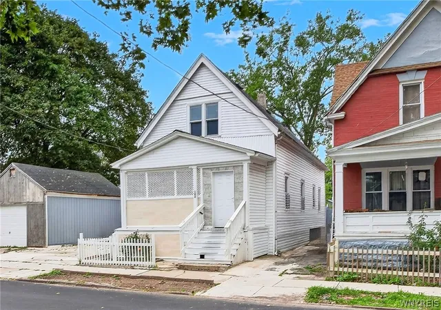 Photo 3 of Single family home for sale at 102 Wende St, Buffalo, NY 14211 | MLS# B1709194 | Listing updated on 2026-08-22