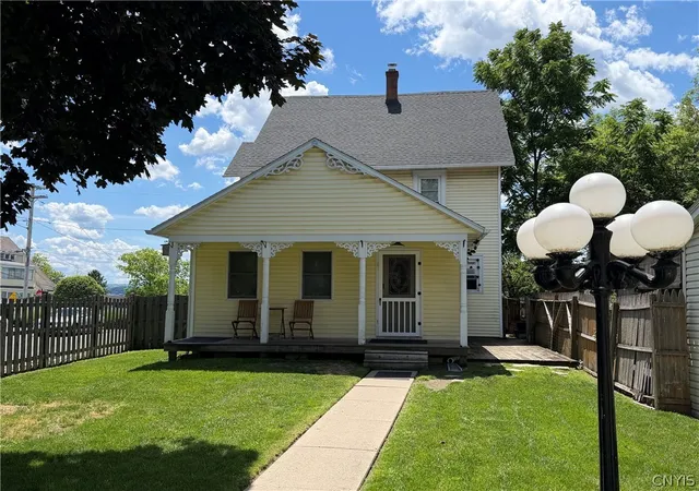Photo 2 of Sale Pending at 204 Brow St, Salina, NY 13088 | MLS# S1709161 | Listing updated on 2026-09-10