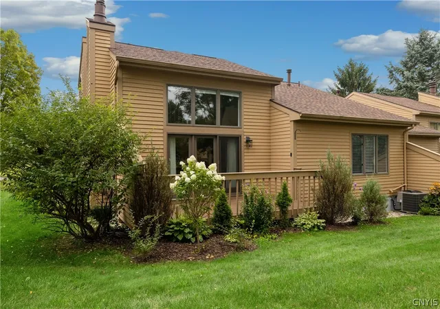 Photo 3 of Sale Pending at 324 White Heron Cir, Manlius, NY 13066 | MLS# S1708909 | Listing updated on 2026-08-23