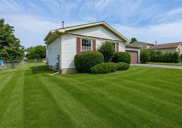 Photo 3 of Sale Pending at 19 Yearling Dr, Henrietta, NY 14467 | MLS# R1709180 | Listing updated on 2026-08-25