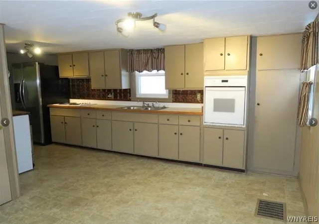 Photo 3 of Sale Pending at 69 S Main St, Royalton, NY 14105 | MLS# B1709236 | Listing updated on 2026-08-27