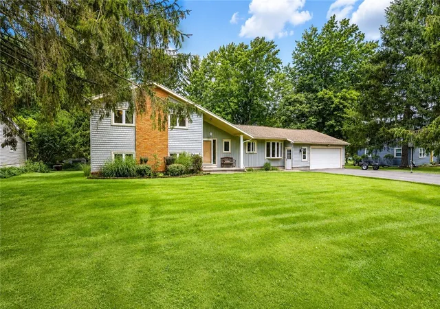 Photo 1 of Sale Pending at 105 Merryhill Dr, Penfield, NY 14625 | MLS# R1709254 | Listing updated on 2026-09-12
