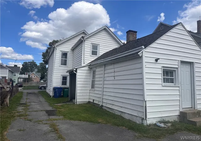 Photo 3 of Single family home for sale at 368 Dearborn St, Buffalo, NY 14207 | MLS# B1706788 | Listing updated on 2026-08-26