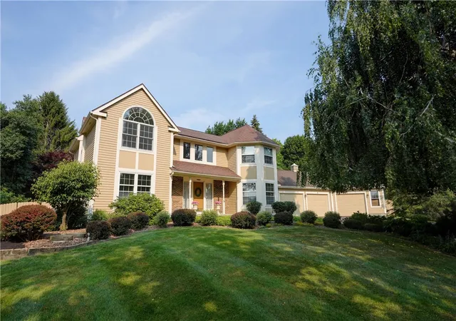Photo 3 of Single family home for sale at 9 Foxboro Ln, Perinton, NY 14450 | MLS# R1709125 | Listing updated on 2026-08-26