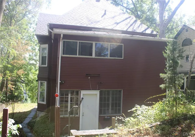Photo 3 of Single family home for sale at 437 Clarendon St, Syracuse, NY 13210 | MLS# S1709345 | Listing updated on 2026-08-24