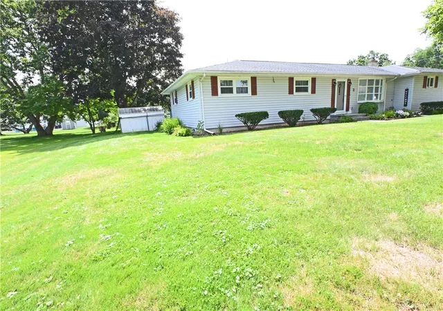 Photo 3 of Single family home for sale at 2 Cayuga Dr, Big Flats, NY 14845 | MLS# R1709264 | Listing updated on 2026-09-14