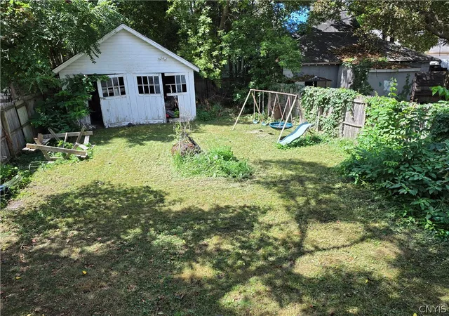 Photo 3 of Single family home for sale at 210 Herriman St, Syracuse, NY 13204 | MLS# S1709382 | Listing updated on 2026-08-24