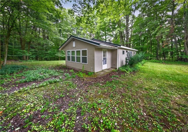 Photo 3 of Sale Pending at 1152 Stone Barn Rd, Vienna, NY 13042 | MLS# S1691774 | Listing updated on 2026-09-18