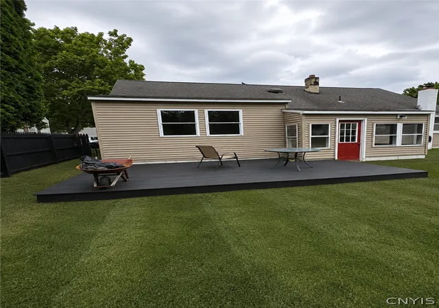 Photo 3 of Single family home for sale at 111 Tallmadge Rd, Clay, NY 13212 | MLS# S1709433 | Listing updated on 2026-09-15