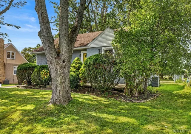 Photo 2 of Sale Pending at 152 N Autumn St, Amherst, NY 14221 | MLS# B1709434 | Listing updated on 2026-09-16