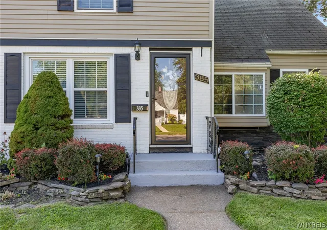 Photo 2 of Single family home for sale at 385 Walton Dr, Amherst, NY 14226 | MLS# B1709470 | Listing updated on 2026-09-11