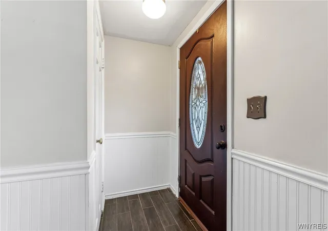 Photo 3 of Single family home for sale at 385 Walton Dr, Amherst, NY 14226 | MLS# B1709470 | Listing updated on 2026-09-11
