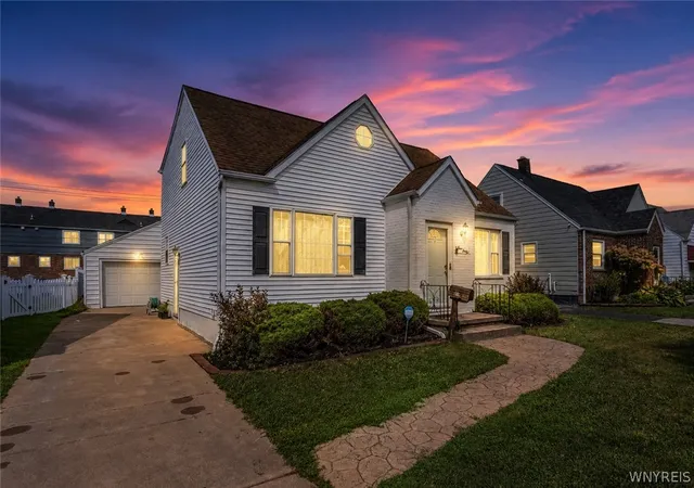 Photo 2 of Sale Pending at 430 Capen Blvd, Amherst, NY 14226 | MLS# B1708925 | Listing updated on 2026-09-13