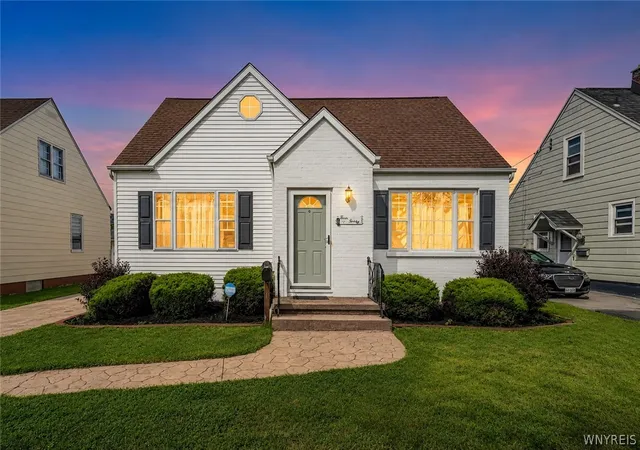 Photo 3 of Sale Pending at 430 Capen Blvd, Amherst, NY 14226 | MLS# B1708925 | Listing updated on 2026-09-13