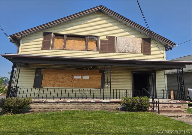 Photo 1 of Single family home for sale at 220 Lewis St, Buffalo, NY 14206 | MLS# B1709424 | Listing updated on 2026-08-24