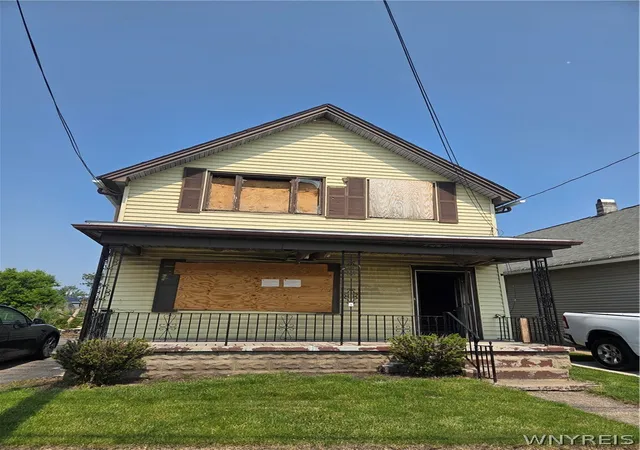 Photo 2 of Single family home for sale at 220 Lewis St, Buffalo, NY 14206 | MLS# B1709424 | Listing updated on 2026-08-24