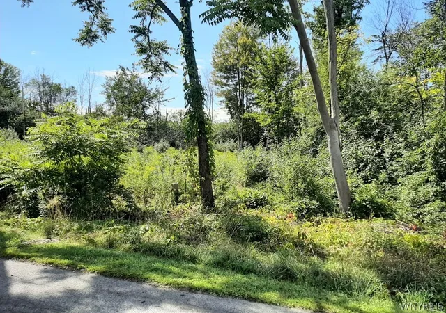 Photo 2 of Sale Pending at 5962 Rosewood Ter W, Hamburg, NY 14075 | MLS# B1709531 | Listing updated on 2026-09-10