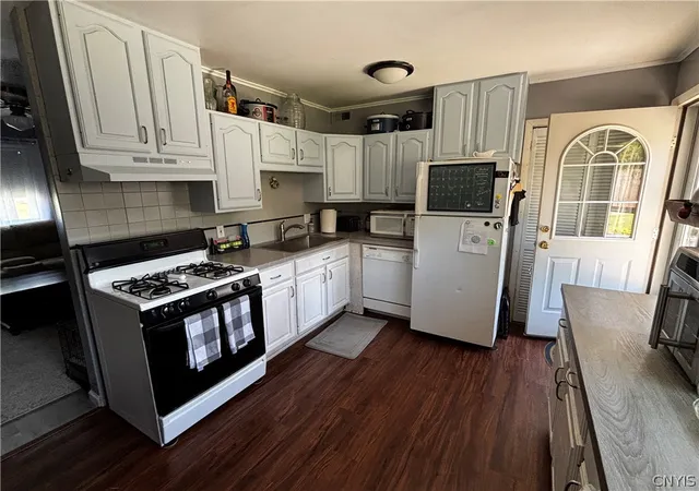 Photo 3 of Sale Pending at 7953 John Huss Ave, Cicero, NY 13030 | MLS# S1709246 | Listing updated on 2026-09-09
