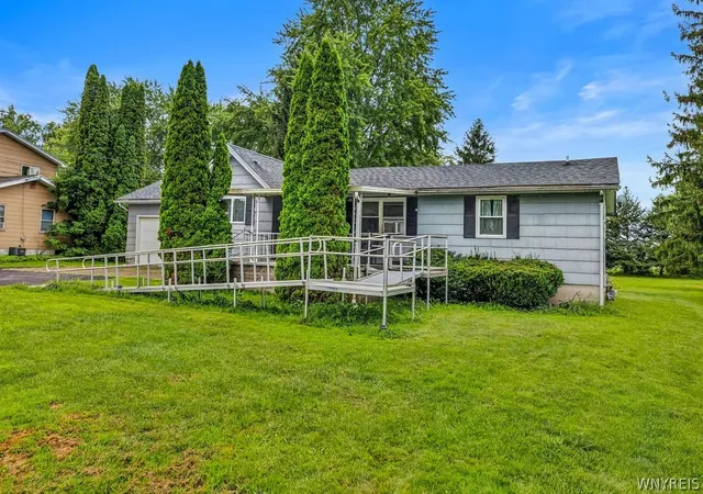 Photo 3 of Single family home for sale at 3520 Lockport Olcott Rd, Newfane, NY 14108 | MLS# B1707540 | Listing updated on 2026-09-13