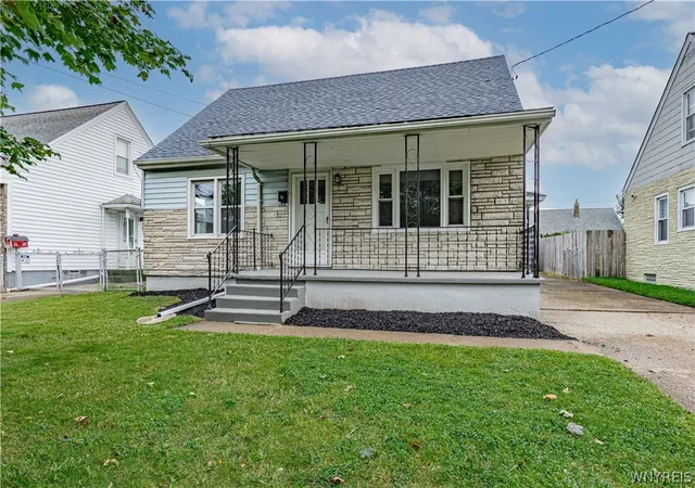 Photo 3 of Sale Pending at 3644 Ferry Ave, Niagara Falls, NY 14301 | MLS# B1708566 | Listing updated on 2026-08-25