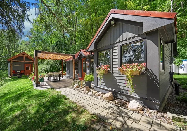 Photo 1 of Single family home for sale at 404 W Lake Rd, Fabius, NY 13052 | MLS# S1709391 | Listing updated on 2026-09-03