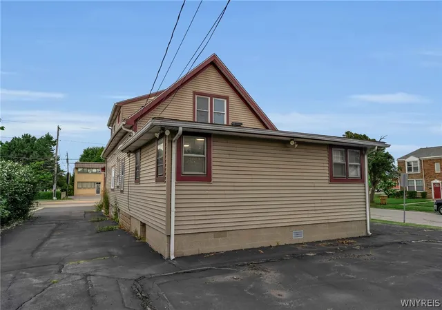 Photo 3 of Single family home for sale at 3577 Harlem Rd, Cheektowaga, NY 14225 | MLS# B1709630 | Listing updated on 2026-08-28