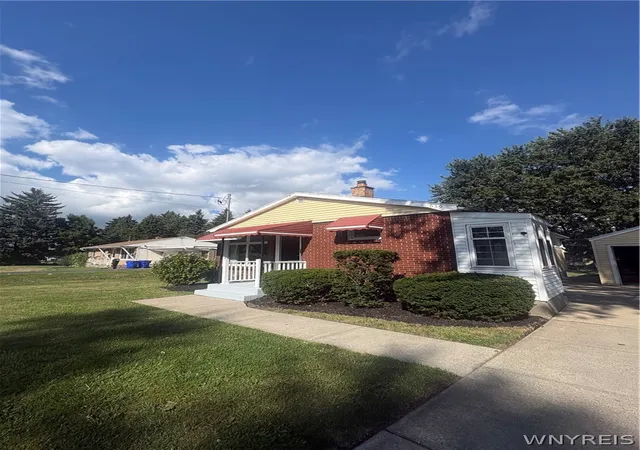 Photo 2 of Sale Pending at 639 Harlem Rd, West Seneca, NY 14224 | MLS# B1708317 | Listing updated on 2026-09-12