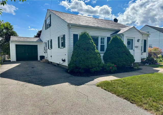 Photo 3 of Sale Pending at 234 W Ivy St, East Rochester, NY 14445 | MLS# R1709688 | Listing updated on 2026-09-04