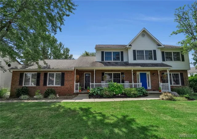 Photo 3 of Sale Pending at 9 Black Spruce Ct, Amherst, NY 14228 | MLS# B1708006 | Listing updated on 2026-09-08