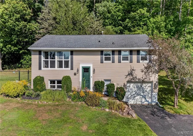 Photo 1 of Single family home for sale at 8711 S Greenbriar, Boston, NY 14025 | MLS# B1709389 | Listing updated on 2026-08-25