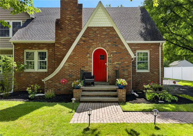 Photo 1 of Sale Pending at 343 French Rd, Pittsford, NY 14534 | MLS# R1709202 | Listing updated on 2026-09-01