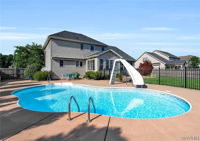Photo 3 of Single family home for sale at 3856 Ontario Dr, Wheatfield, NY 14120 | MLS# B1709301 | Listing updated on 2026-09-15