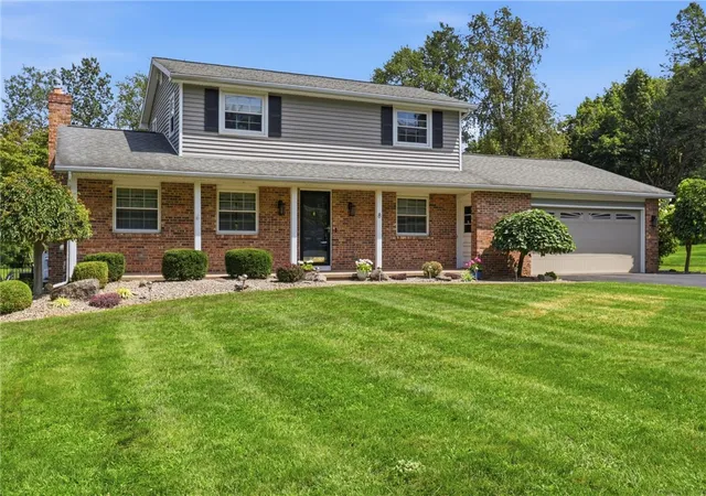 Photo 3 of Sale Pending at 8 Da Vinci Dr, Chili, NY 14624 | MLS# R1709058 | Listing updated on 2026-09-02