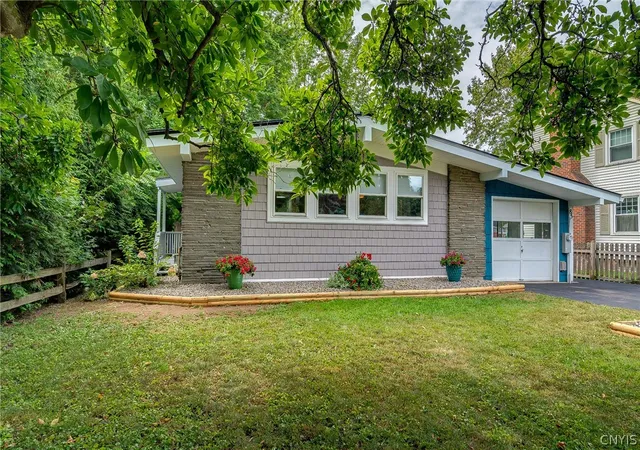 Photo 3 of Sale Pending at 85 Tappan St, Van Buren, NY 13027 | MLS# S1709036 | Listing updated on 2026-09-02