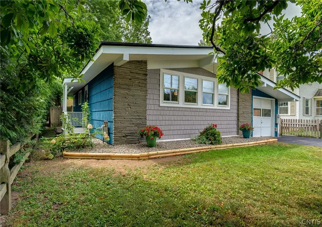 Photo 3 of Sale Pending at 85 Tappan St, Van Buren, NY 13027 | MLS# S1709036 | Listing updated on 2026-09-02