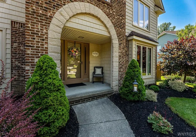 Photo 3 of Sale Pending at 175 Plantation Ct, Amherst, NY 14051 | MLS# B1709773 | Listing updated on 2026-09-02