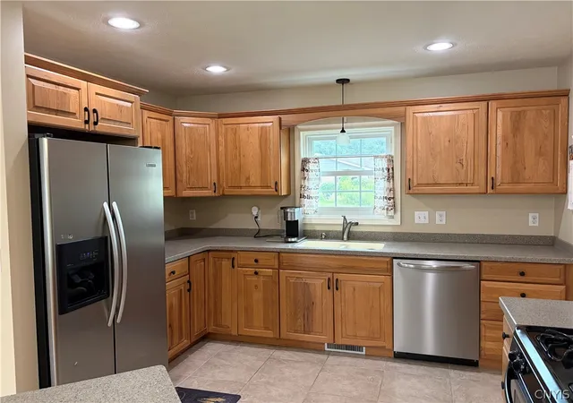 Photo 3 of Single family home for sale at 2013 Holly St, Rome, NY 13440 | MLS# S1709426 | Listing updated on 2026-08-26