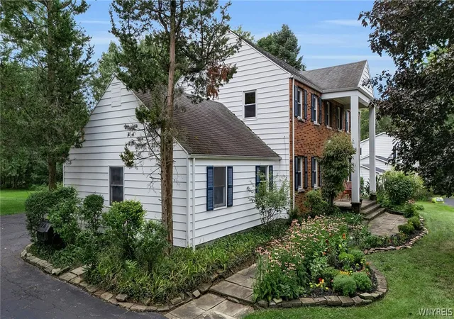 Photo 3 of Sale Pending at 9501 Greiner Rd, Clarence, NY 14031 | MLS# B1709073 | Listing updated on 2026-09-14