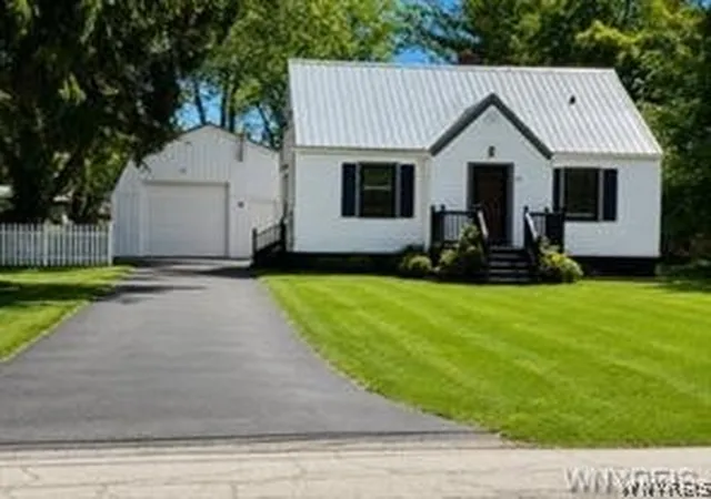 Photo 1 of Single family home for sale at 139 Allendale Rd, West Seneca, NY 14224 | MLS# B1709703 | Listing updated on 2026-09-12
