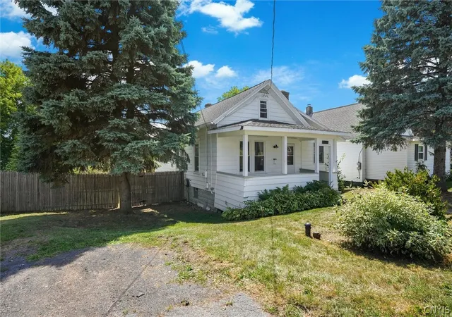 Photo 3 of Single family home for sale at 213 Yale Ave, Geddes, NY 13219 | MLS# S1701988 | Listing updated on 2026-08-30