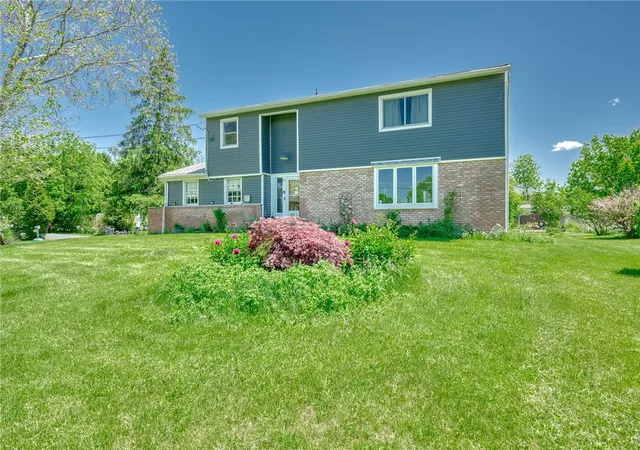 Photo 3 of Sale Pending at 68 Green Clover Dr, Henrietta, NY 14467 | MLS# R1709859 | Listing updated on 2026-09-08